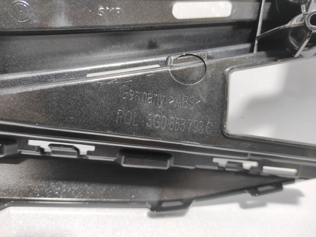 DIJELOVI RESETKA BRANIKA VW PASSAT B8 > 14-19 3G0853793C