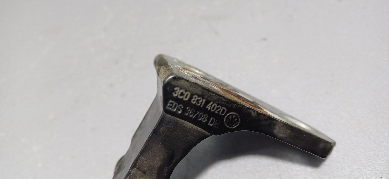 DIJELOVI BAGLAMA VW PASSAT B6 > 05-10 3C0831402D