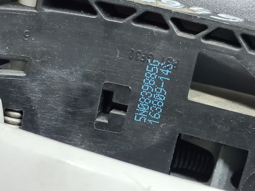 DIJELOVI RUCKA VRATA VW POLO > 09-14 5N0839885G