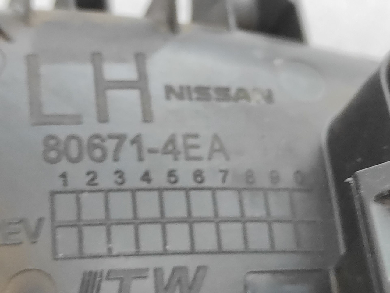 UNUTRASNJA RUCKA VRATA NISSAN QASHQAI > 18-21 806714EA