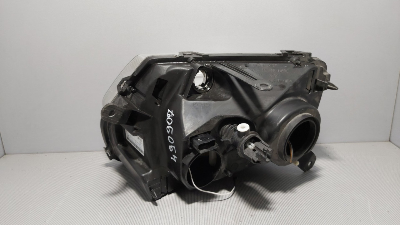 DIJELOVI FAR DACIA DUSTER > 13-17 260100067R