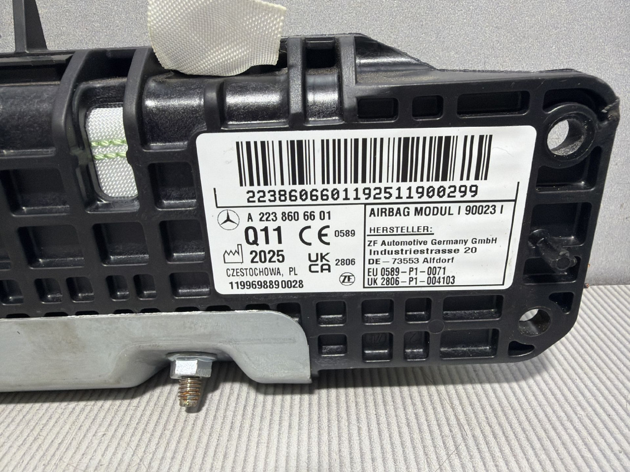 AIRBAG NOGU MERCEDES S KLASA (W223/V223) > 20- A2238606601