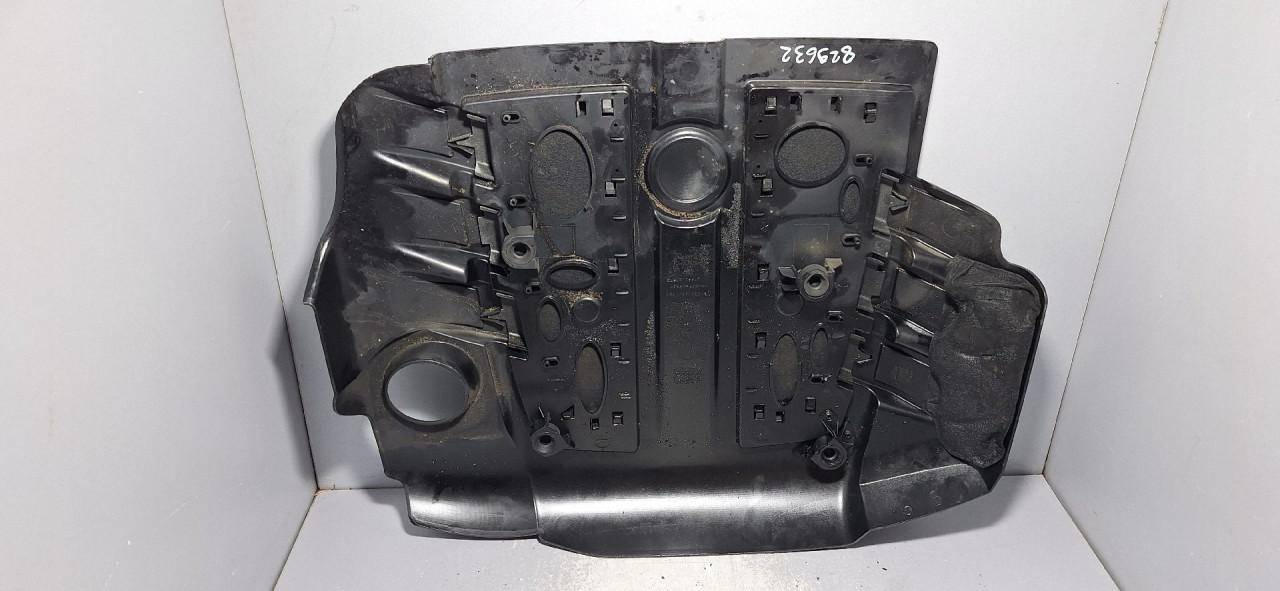 DIJELOVI POKLOPAC MOTORA VW TOUAREG > 11-14 3.0