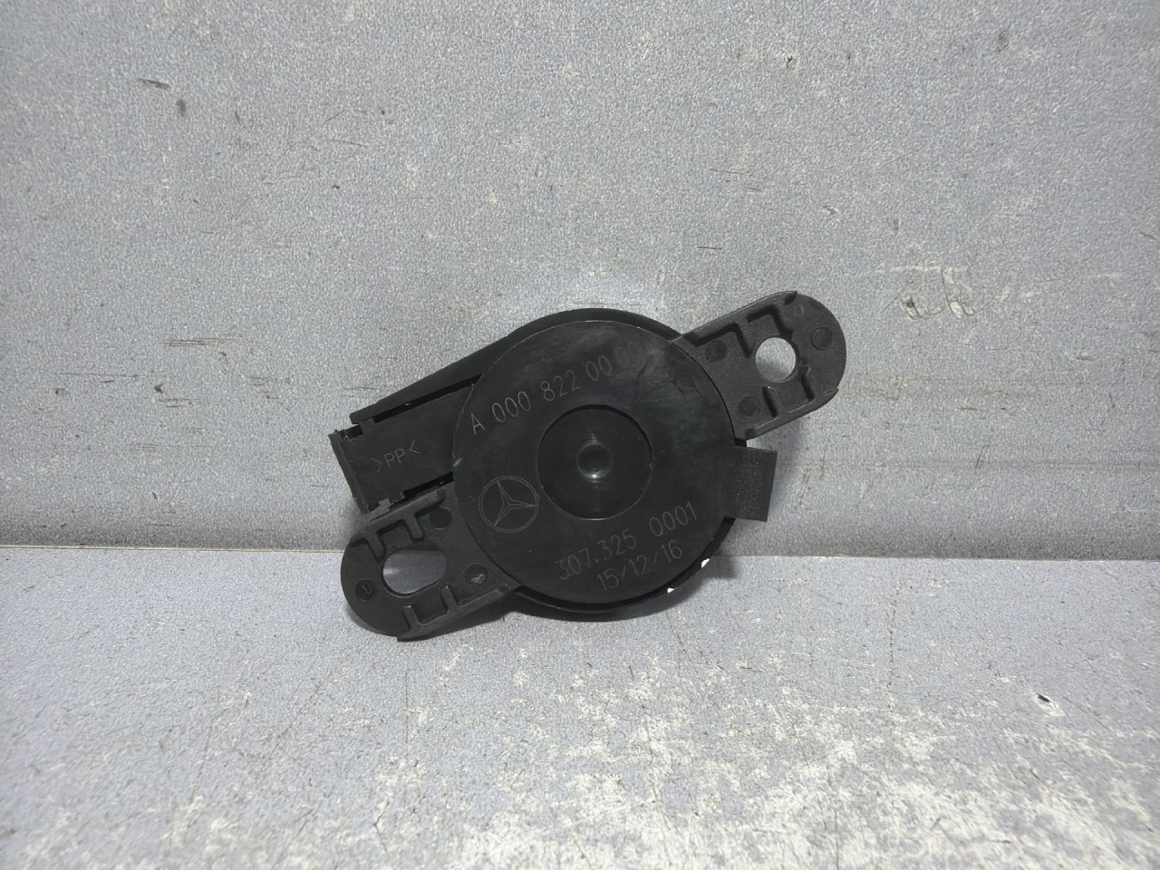 ZVUCNIK MERCEDES E KLASA (W213/S213) > 16-23 A0008220000