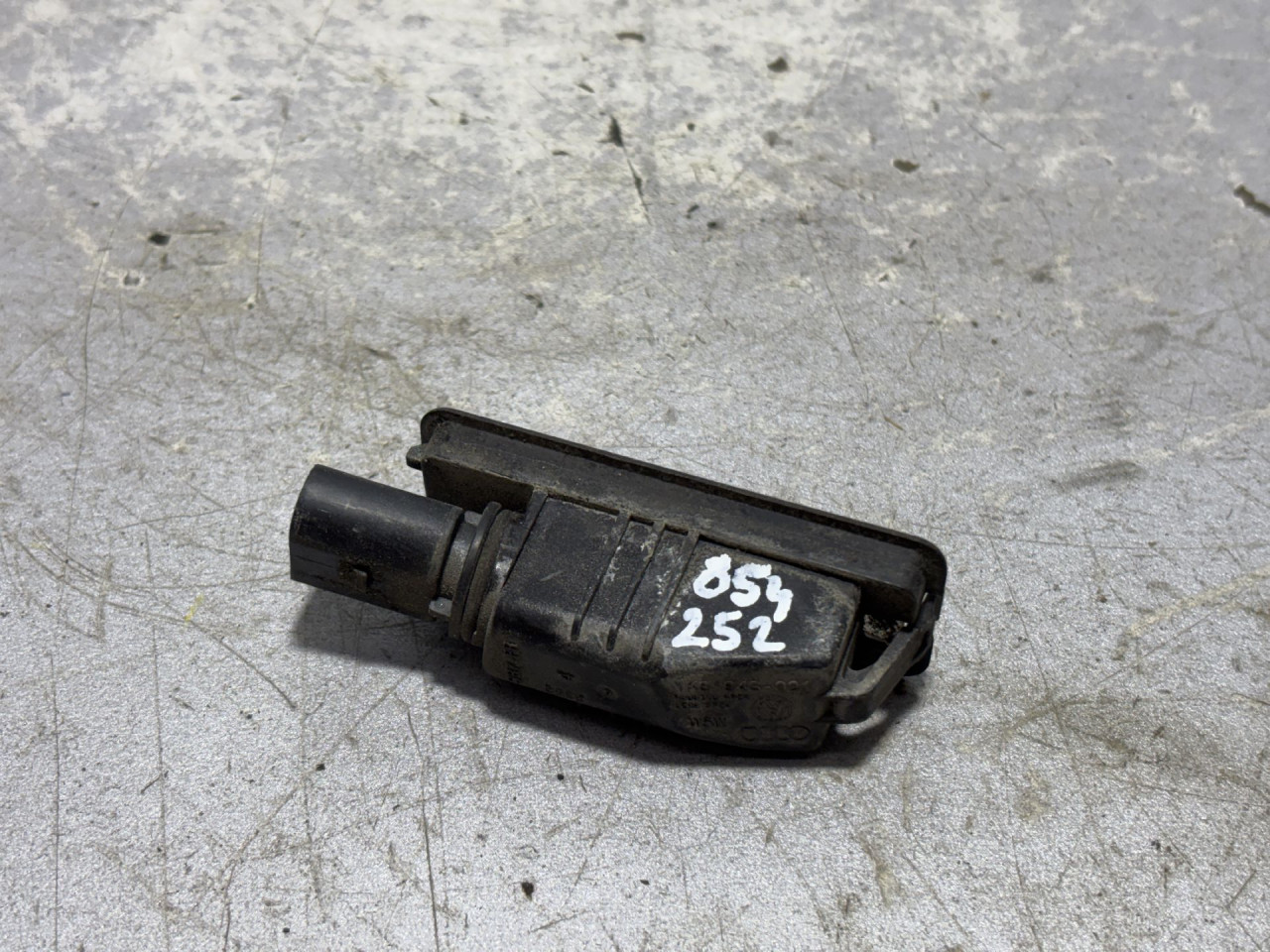 DIJELOVI RASVJETA TABLICA VW GOLF 7 > 12-16 2.0 1K8943021