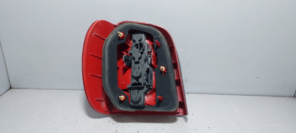 DIJELOVI STOP SVJETLO VW POLO > 99-01 6N0945096H