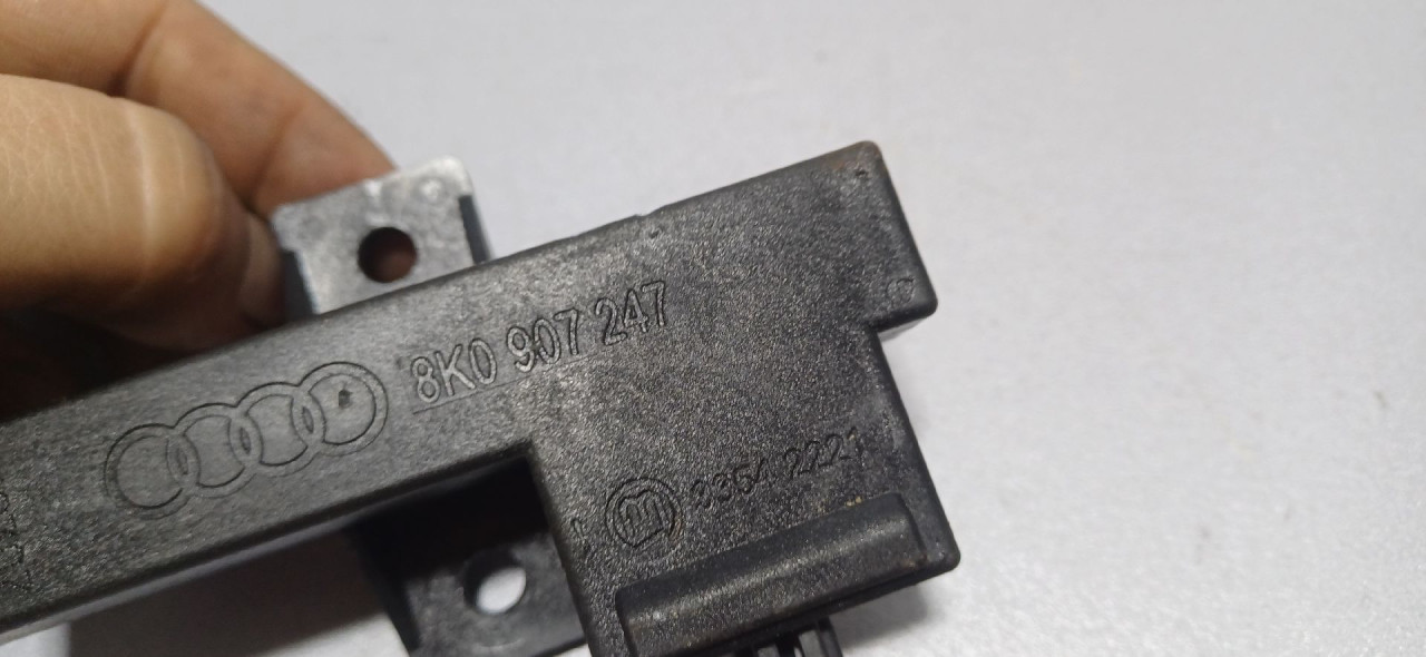 DIJELOVI ANTENA AUDI A6 4G > 14-18 8K0907247