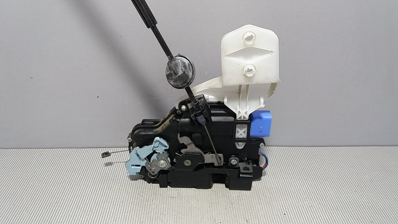 DIJELOVI BRAVA VRATA VW TOURAN > 10-15 3D2837015T