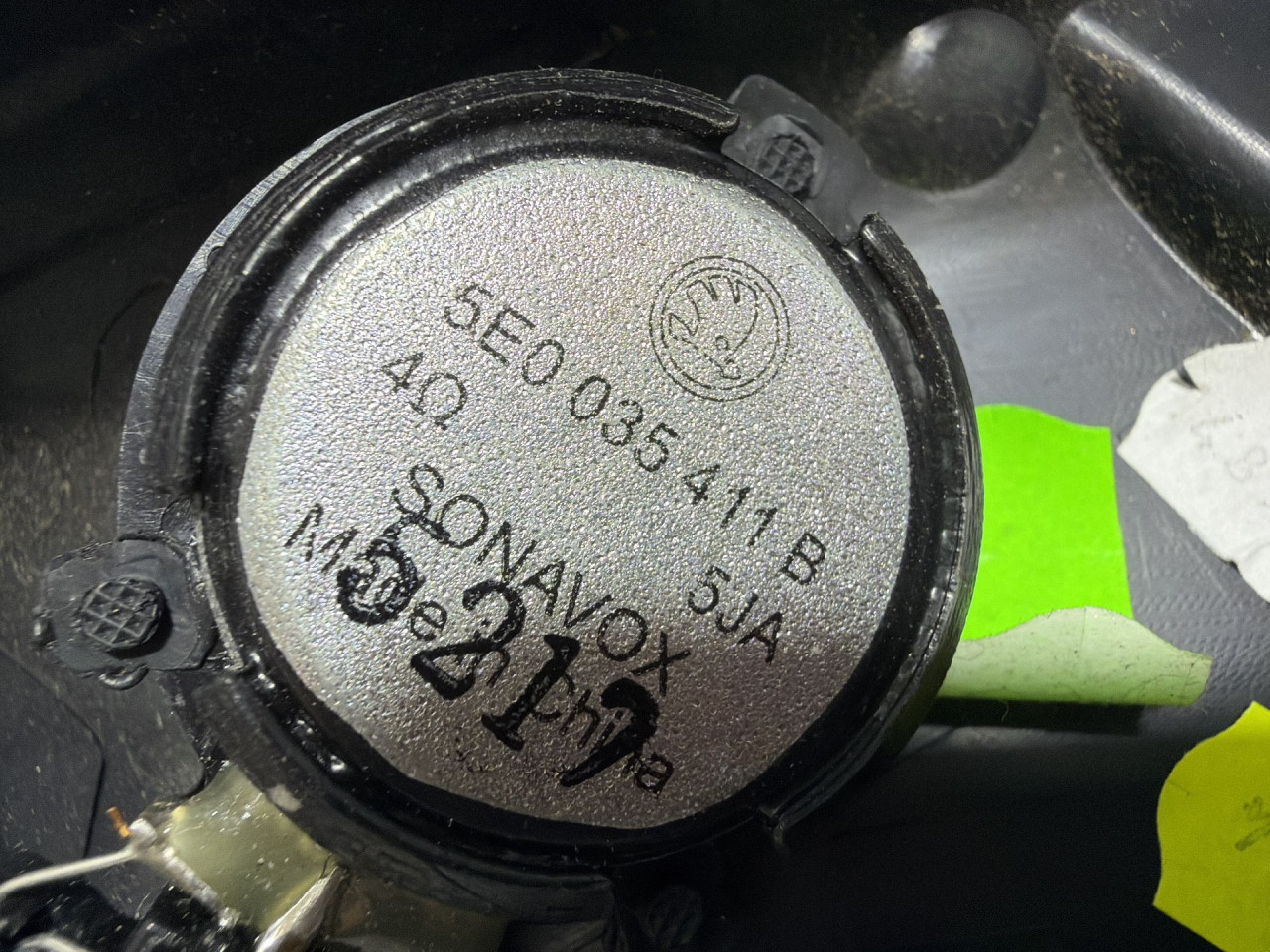 DIJELOVI ZVUCNIK SKODA OCTAVIA > 13-16 2.0 5E0035411B