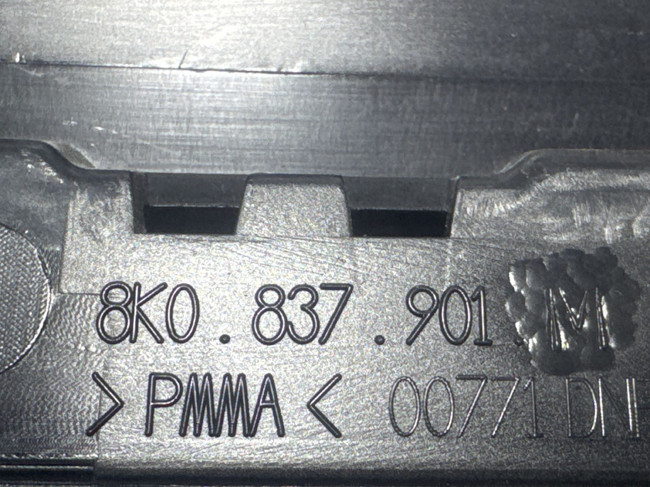 DIJELOVI LAJSNA AUDI A4 (B8) > 07-11 8K0837901M