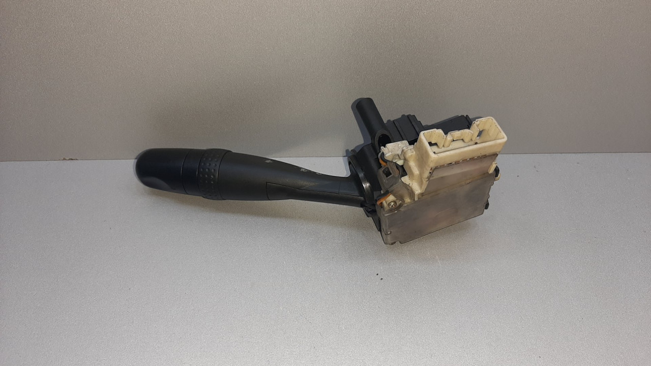 DIJELOVI RUCICA VOLANA TOYOTA YARIS > 03-05 173648