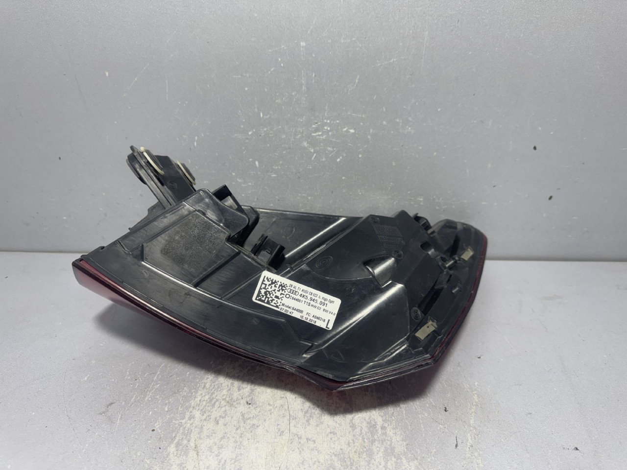 DIJELOVI STOP SVJETLO AUDI A6 4K > 18- 4K5945091