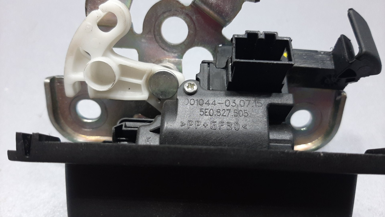 BRAVA GEPEKA SKODA OCTAVIA > 13-16 5E0827505