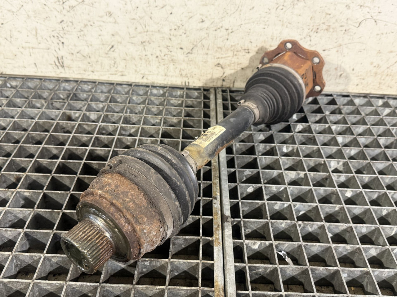 DIJELOVI POLUOSOVINA AUDI A4 (B8) > 12-15 8K0407271AJ