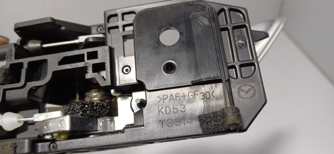 UNUTRASNJA RUCKA VRATA MAZDA 3 > 13-16 KD53T8314