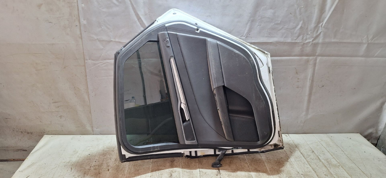 DIJELOVI VRATA FORD MONDEO > 14-19 2.0 2505268