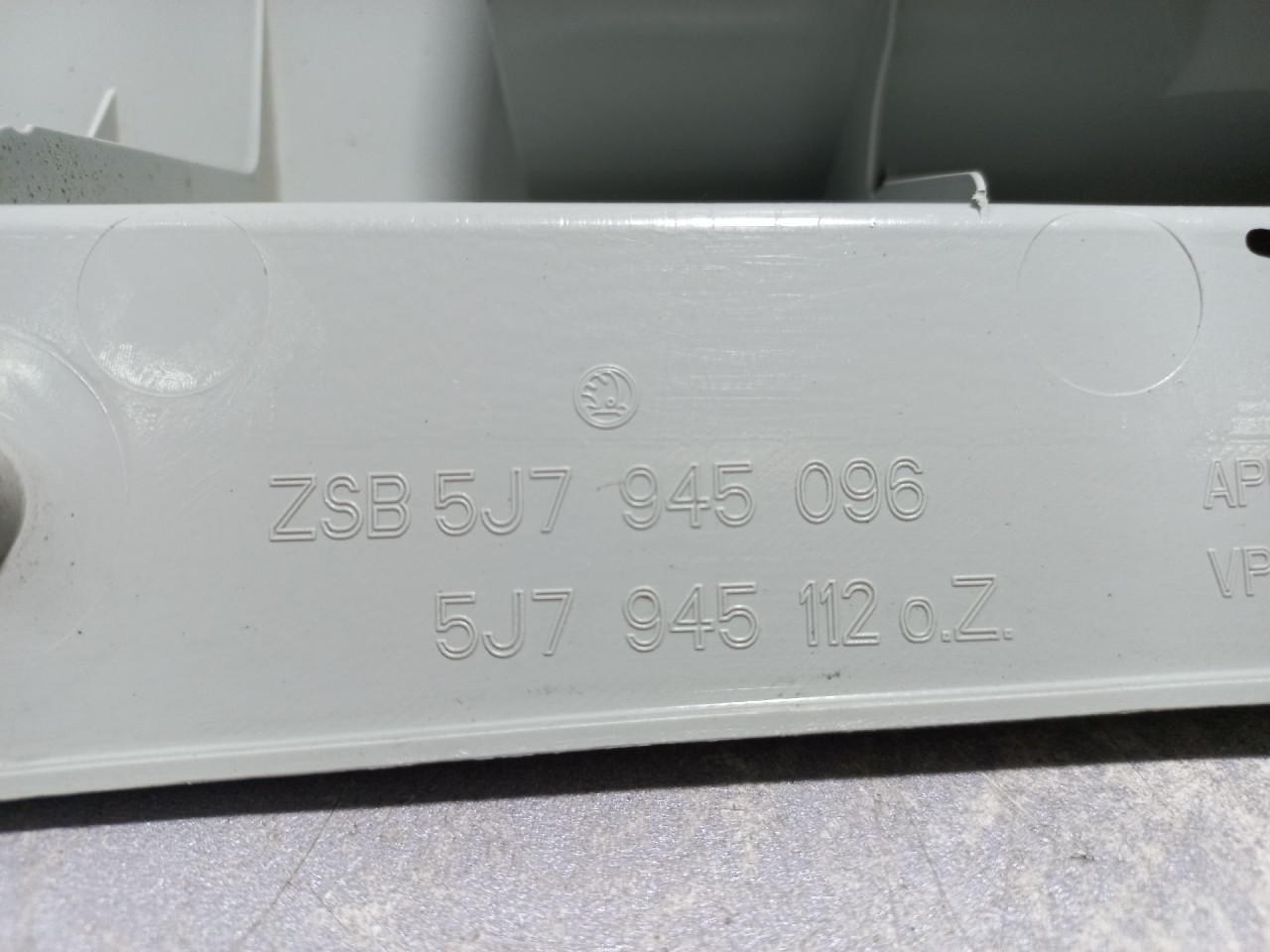STOP SVJETLO SKODA PRAKTIK > 07-15 5J7945096