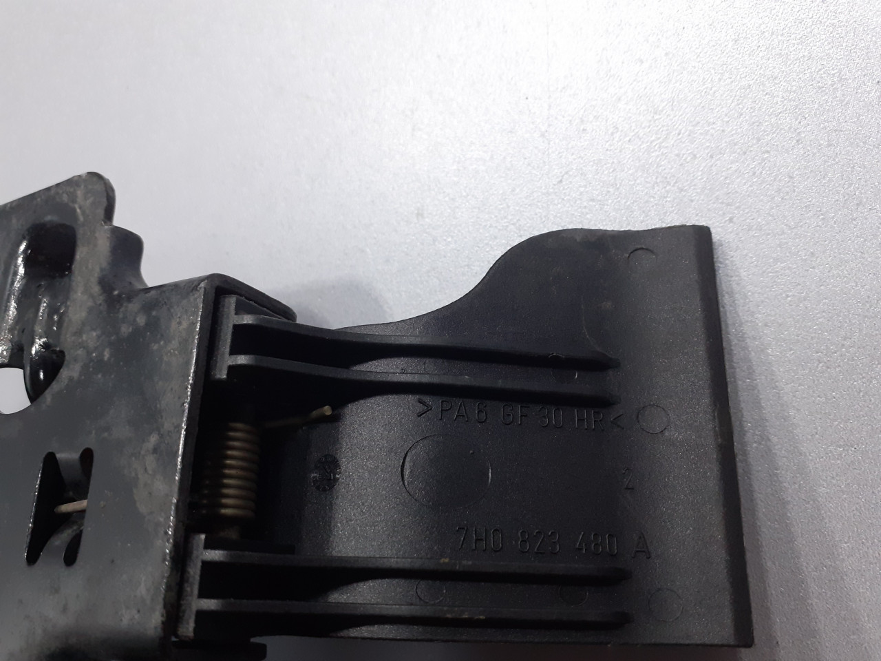 DIJELOVI BRAVA HAUBE VW T5 > 03-09 7H0823480A