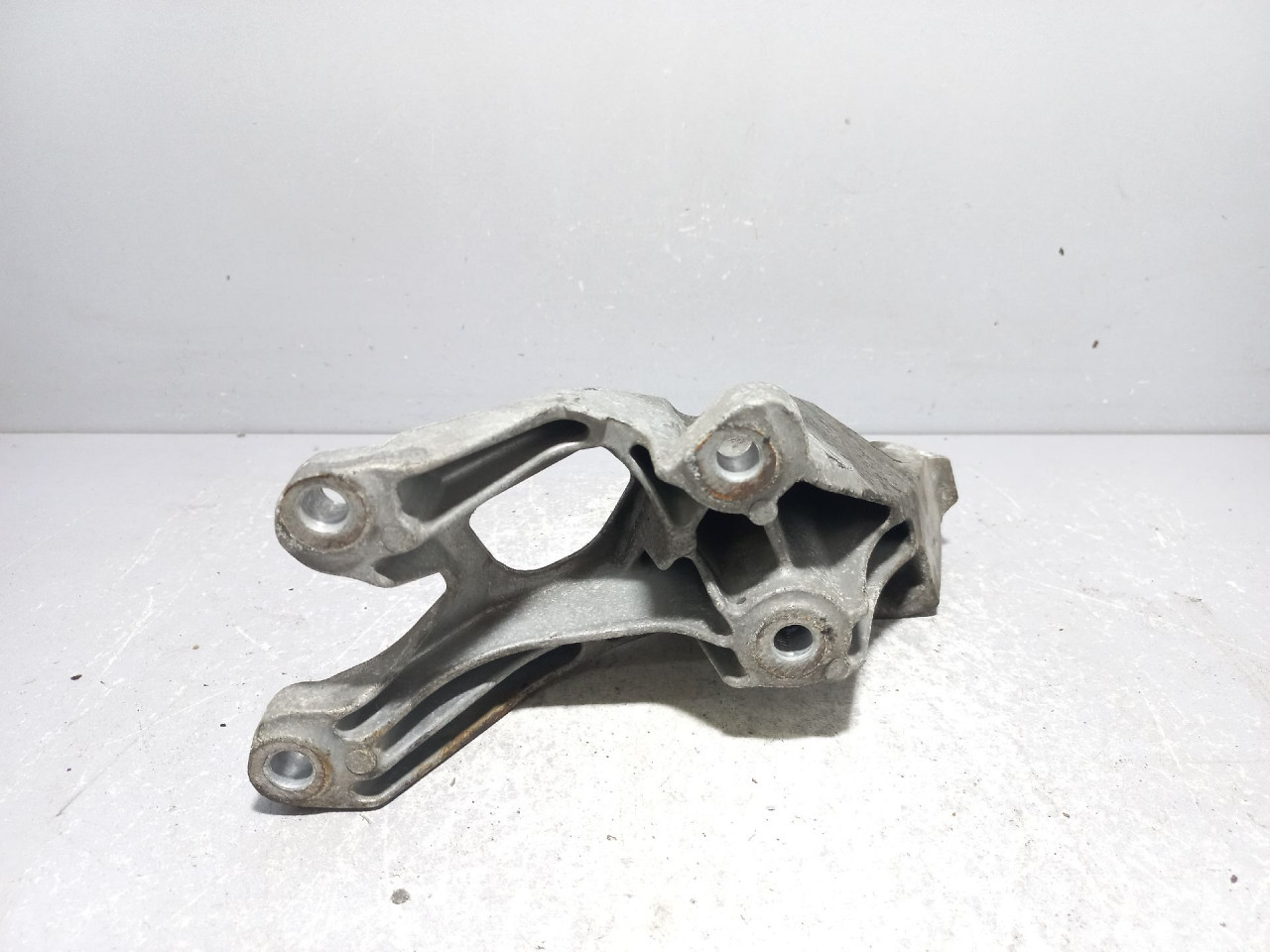 NOSAC MOTORA AUDI A4 (B8) > 12-15 8K0199307BE