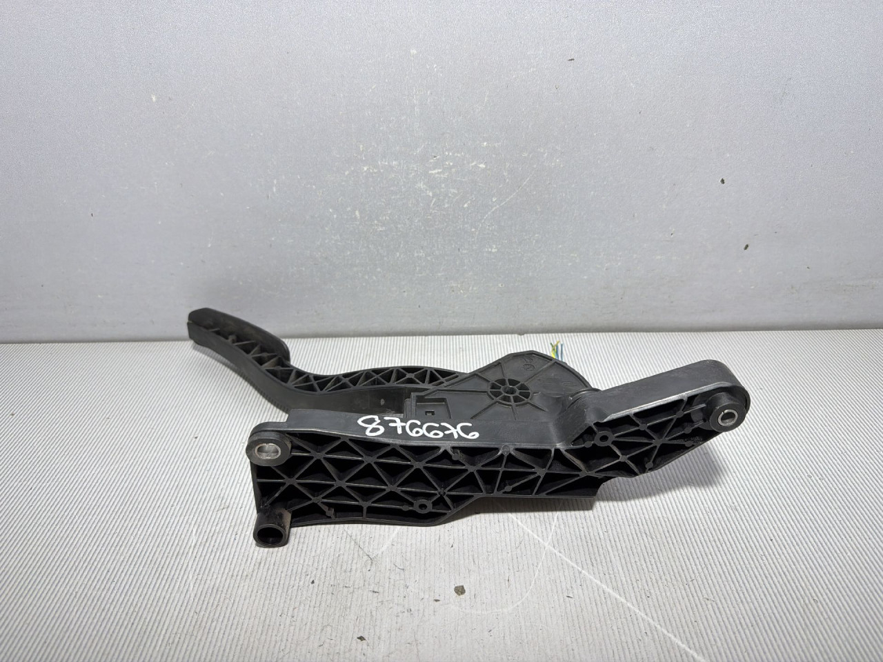 DIJELOVI PAPUCICA GASA JAGUAR XE (X760) > 15 -  2.0 CT8UC