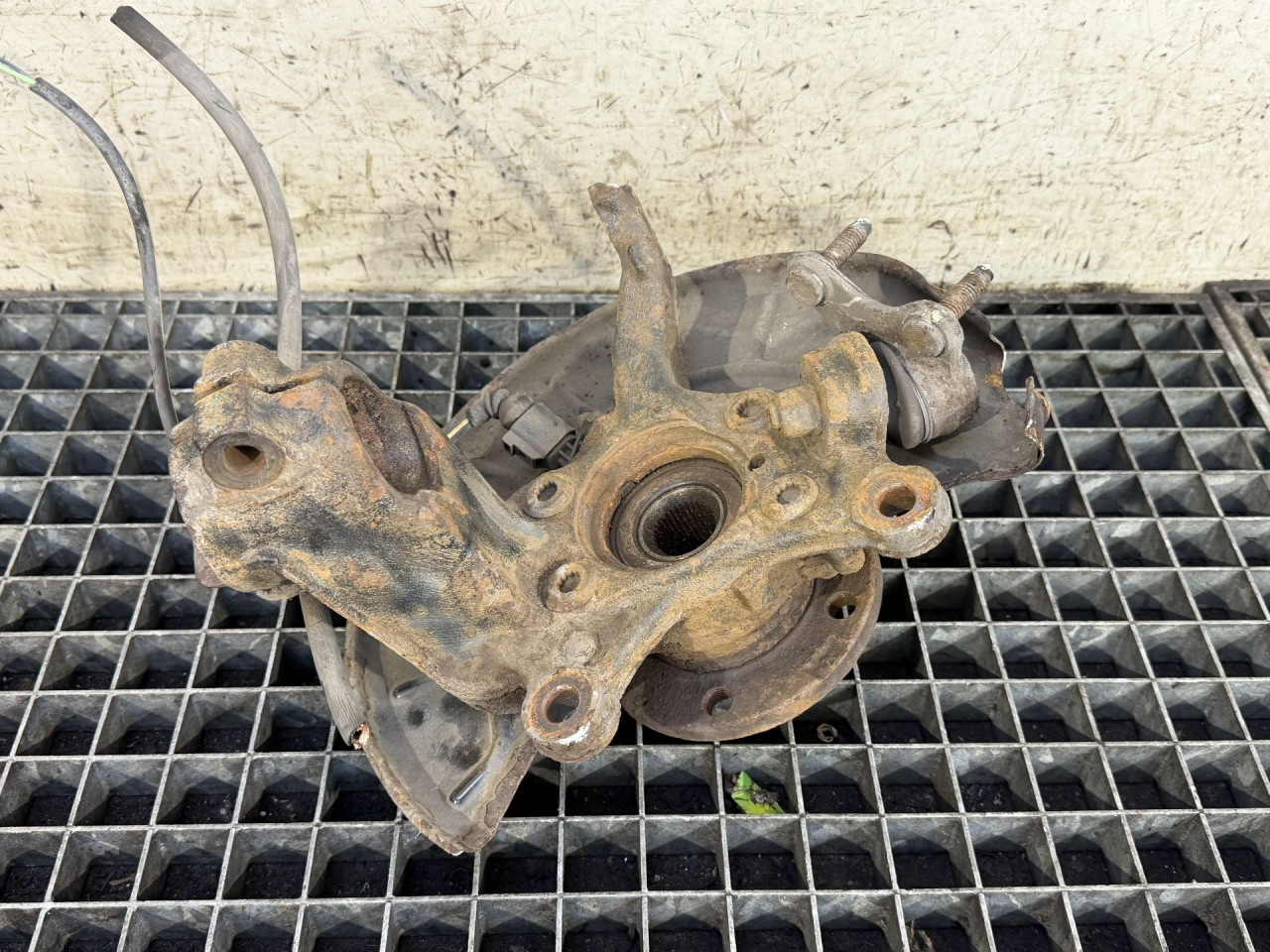 DIJELOVI GLAVCINA AUDI Q3 > 11-15 2.0 1K0407256AA