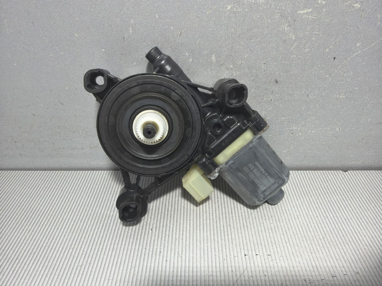MOTORIC PODIZACA STAKLA AUDI A4 (B9) > 15-18 8W0959811