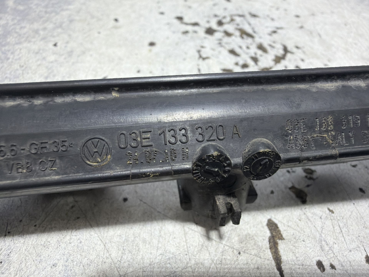 DIJELOVI RAMPA VW POLO > 09-14 1.2 03E133320A