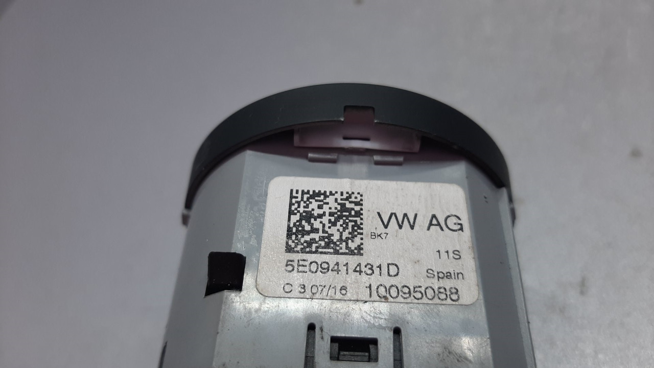 PREKIDACI SVJETLA SKODA OCTAVIA > 13-16 5E0941431D