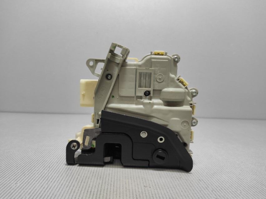 DIJELOVI BRAVA VRATA SEAT LEON > 09-12 1P0839016D