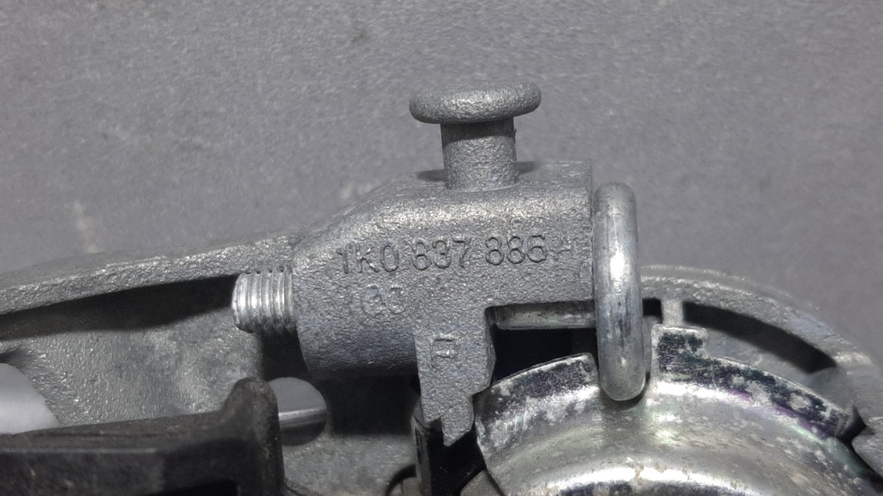 DIJELOVI RUCKA VRATA VW GOLF 5 > 03-08 1K0837886A