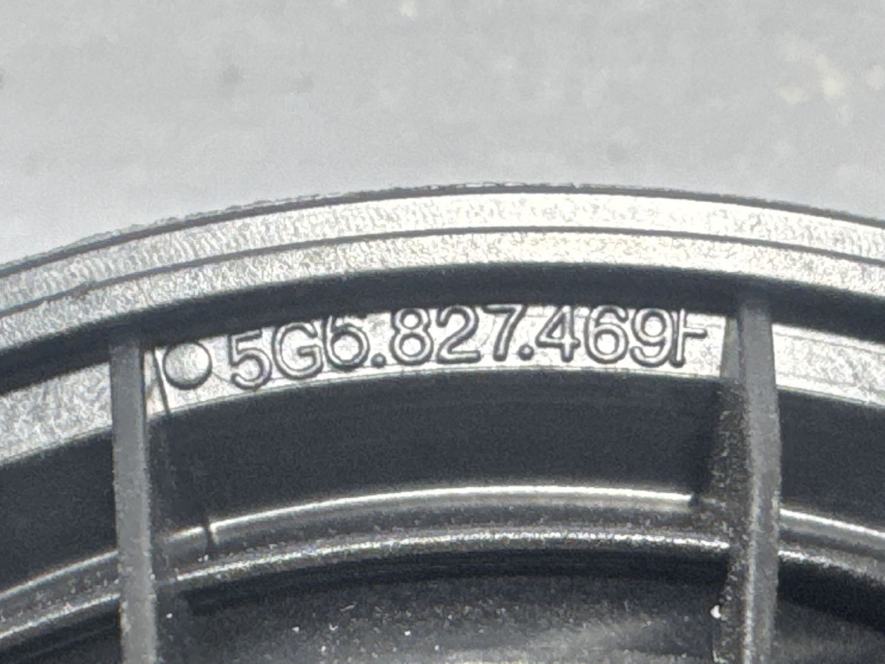 DIJELOVI RUCKA GEPEKA VW GOLF 8 > 19- 5G9827469D