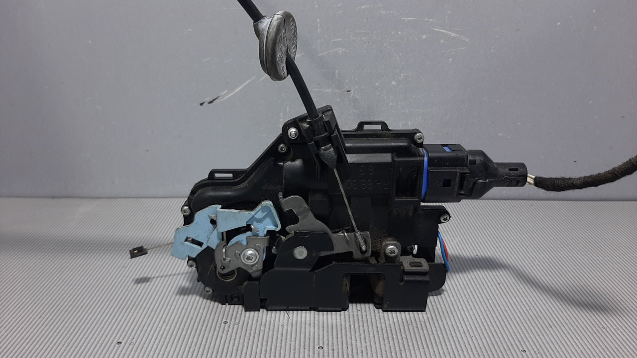 DIJELOVI BRAVA VRATA VW CADDY > 10-15 3D2837015T