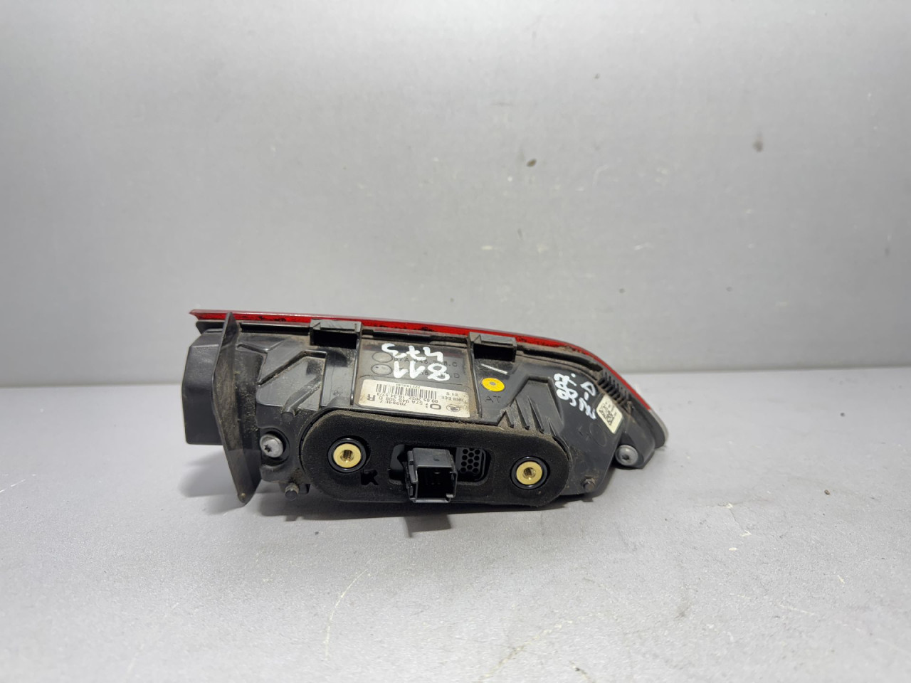 DIJELOVI STOP SVJETLO SKODA KAROQ > 17- 57A945308D
