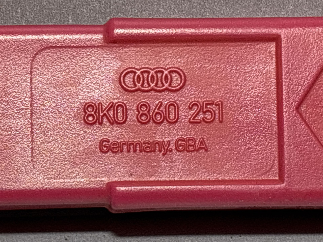 SIGURNOSNI TROKUT AUDI A1 > 10-14 8K0860251