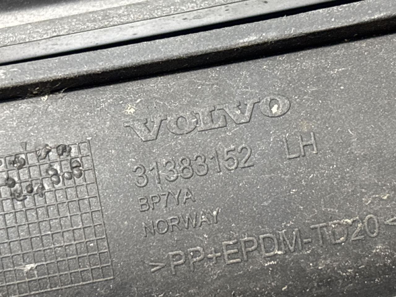 RESETKA BRANIKA VOLVO S60/V60 > 14 - 19 31383152L