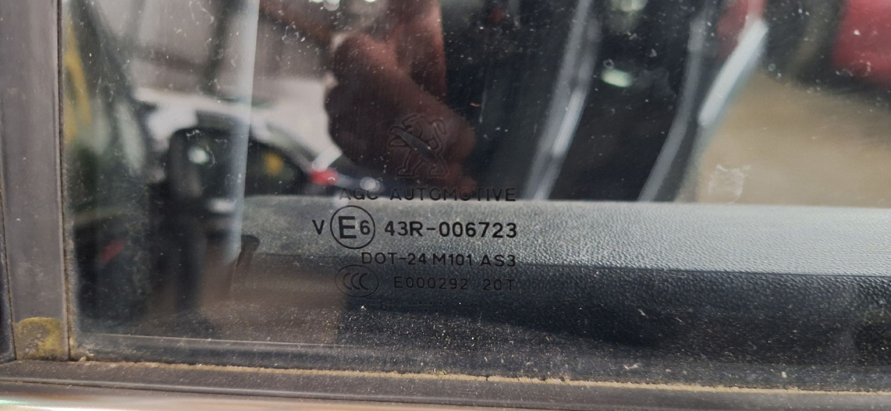 DIJELOVI STAKLO PEUGEOT 2008 > 16-19 1.6