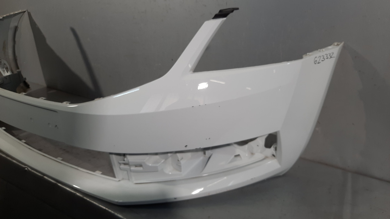 DIJELOVI BRANIK SKODA OCTAVIA > 17-19 5E0807221N