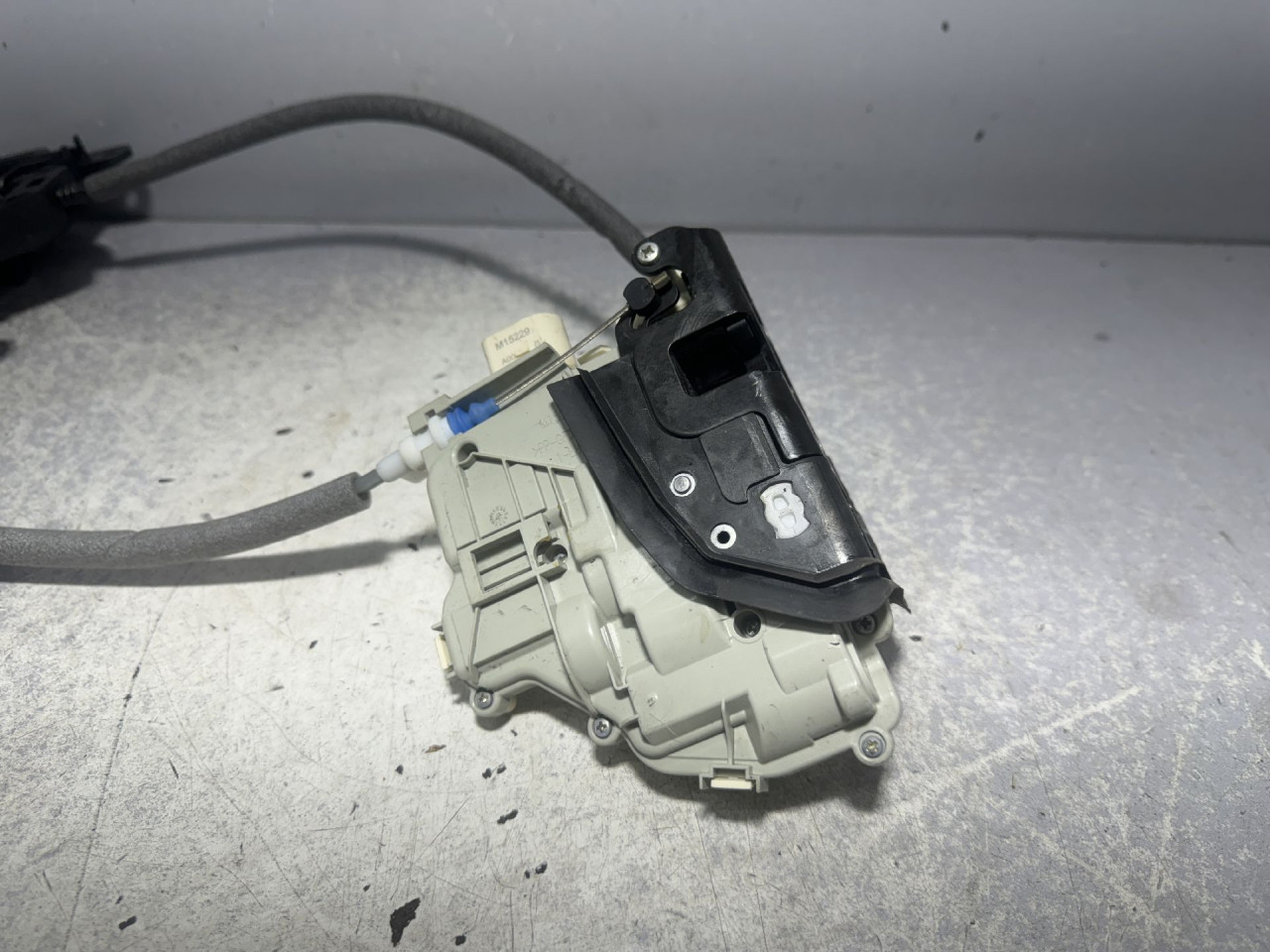 DIJELOVI BRAVA VRATA AUDI A4 (B9) > 19- 4G0839015F