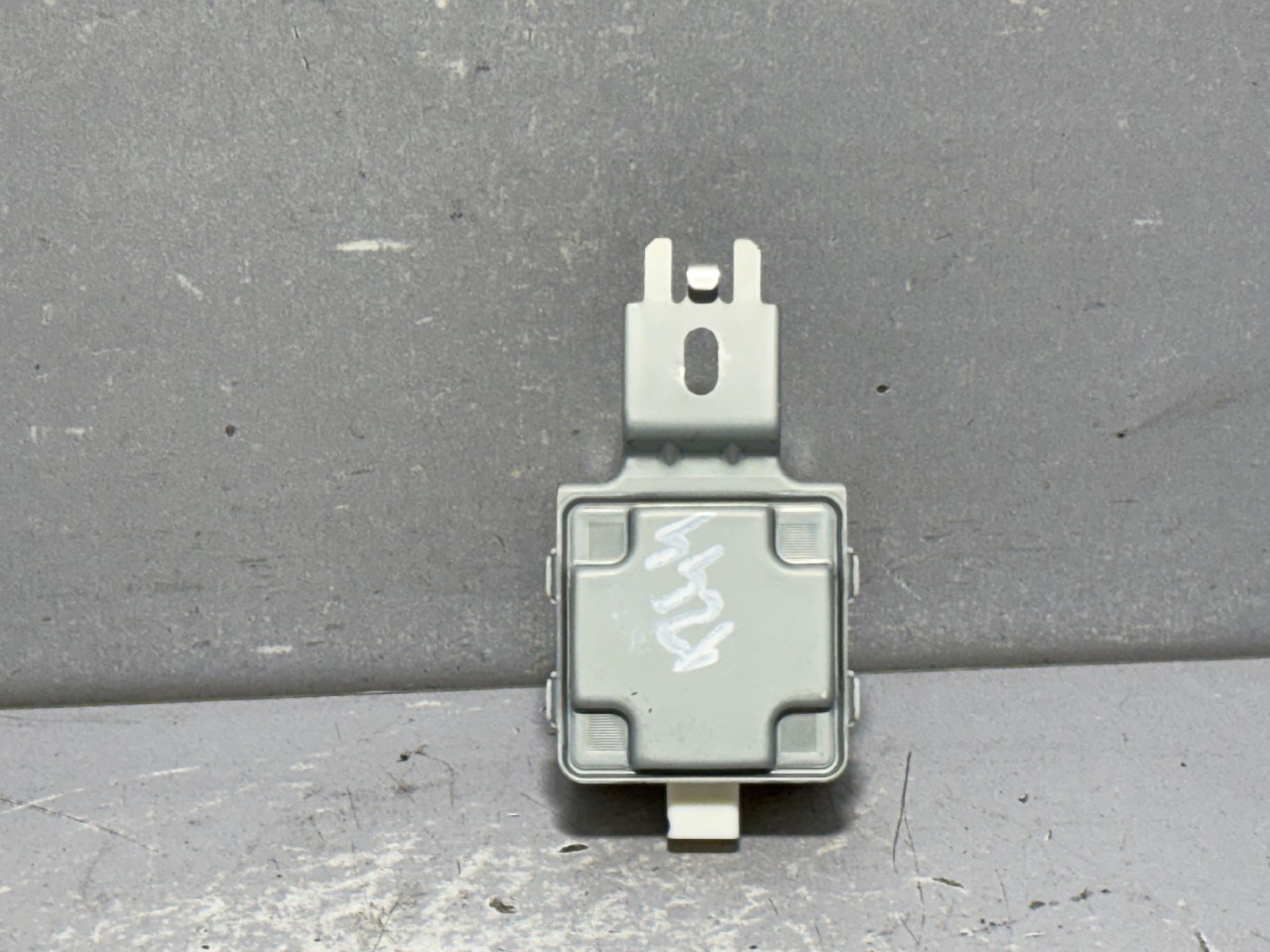 DIJELOVI ANTENA MAZDA 6 > 16-18 KD45675D4