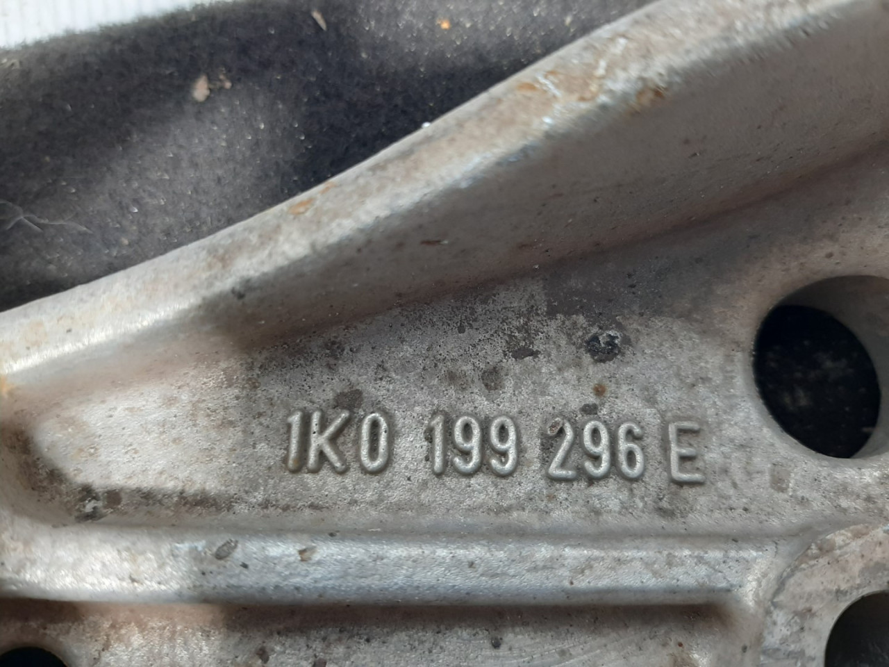 DIJELOVI NOSAC LAFETE VW GOLF 5 > 03-08 1K0199296E