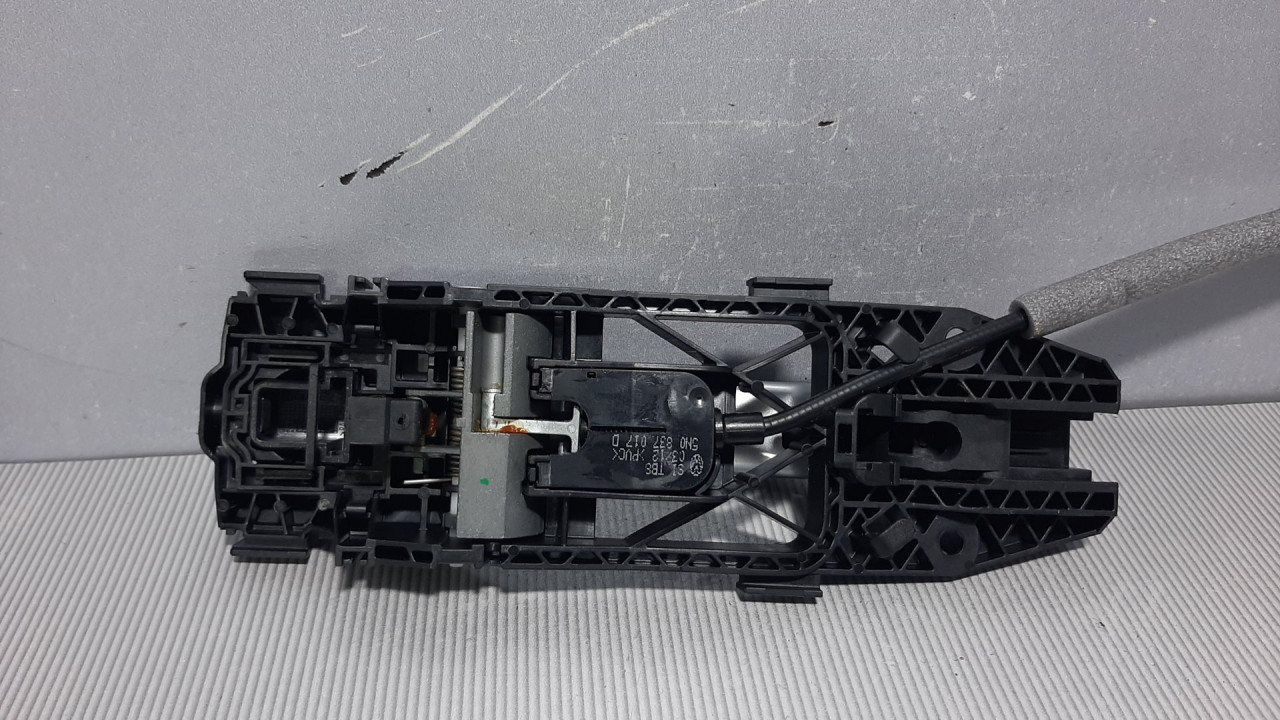 DIJELOVI RUCKA VRATA VW POLO > 09-14 5N0839885H