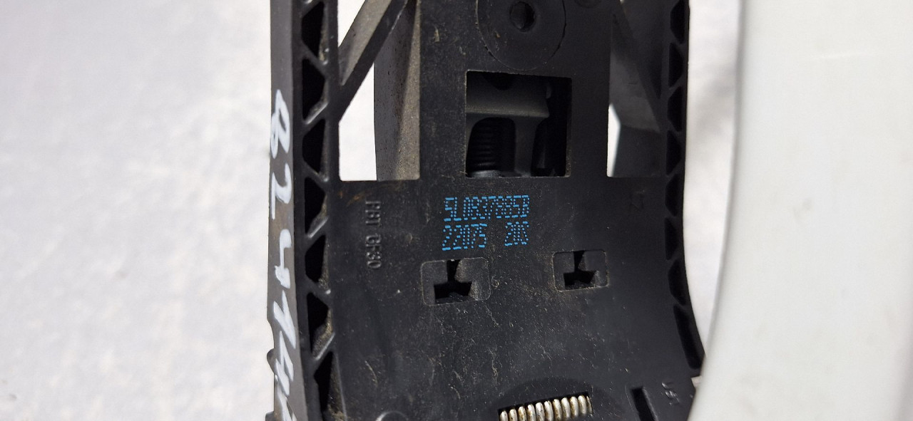 DIJELOVI RUCKA VRATA VW SHARAN > 10- 5L0837885B