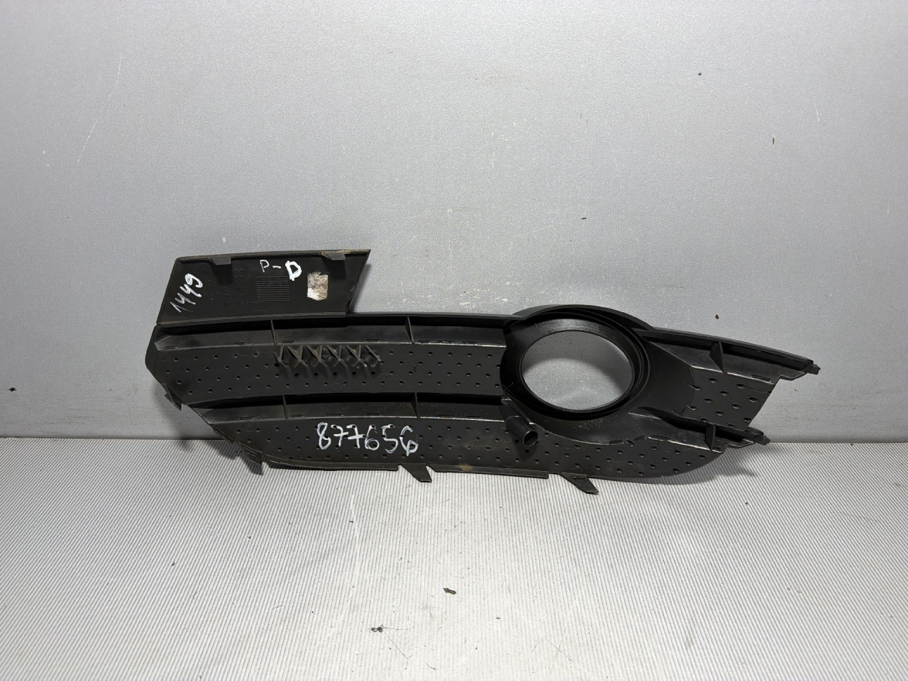 DIJELOVI RESETKA BRANIKA AUDI Q3 > 11-15 2.0 8U0807682A