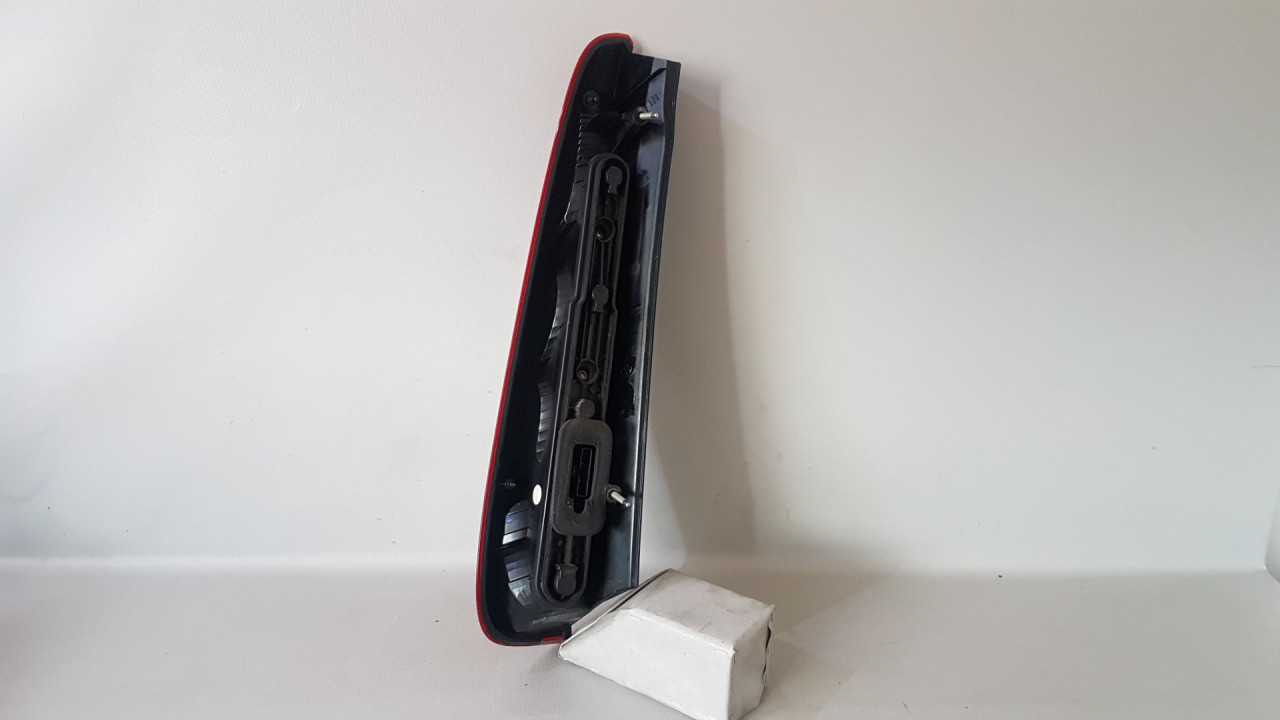 DIJELOVI STOP SVJETLO FORD FOCUS > 05-07 2SK008723