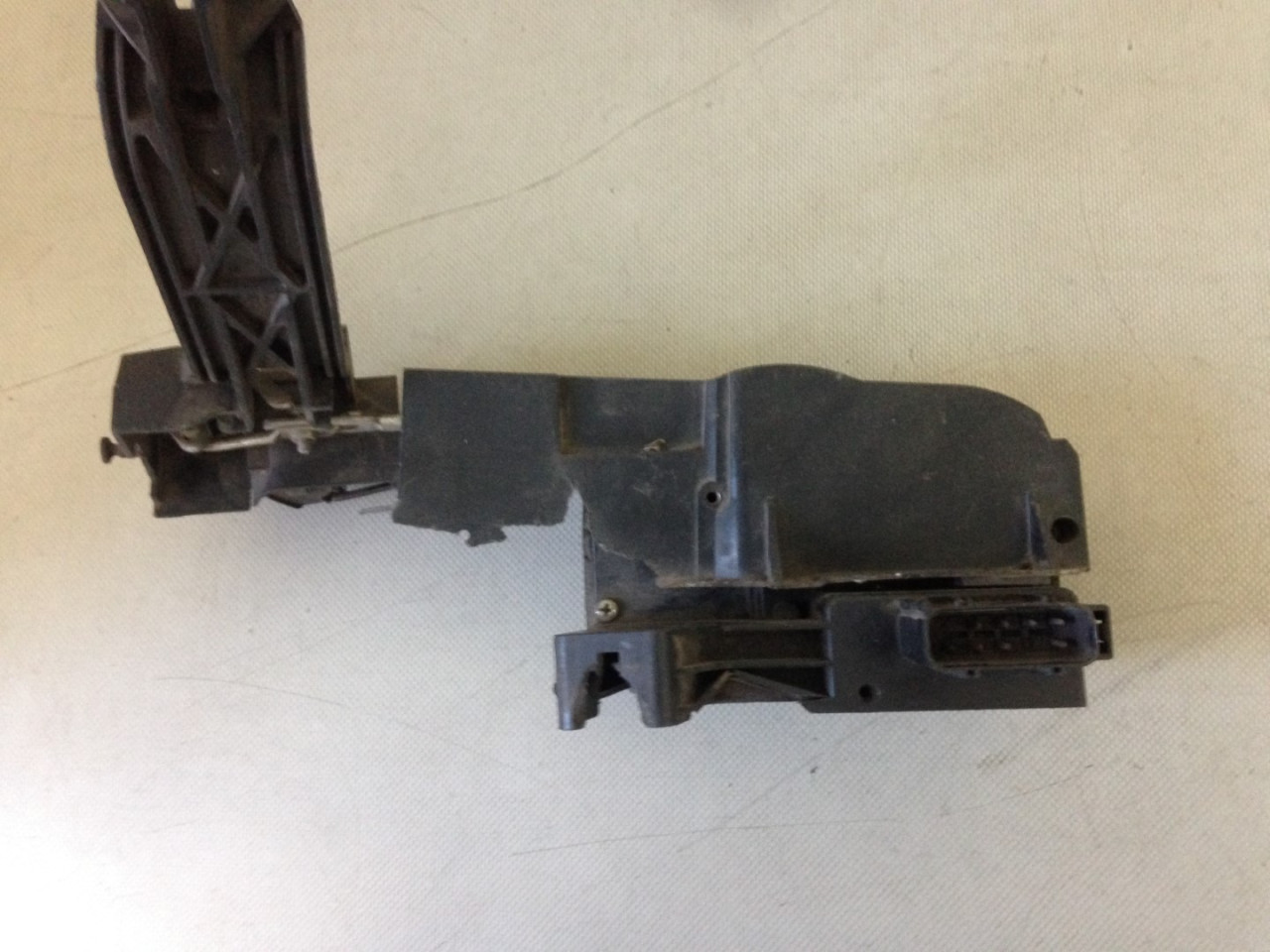 DIJELOVI BRAVA VRATA FORD FIESTA > 06-08 2S61A224A37
