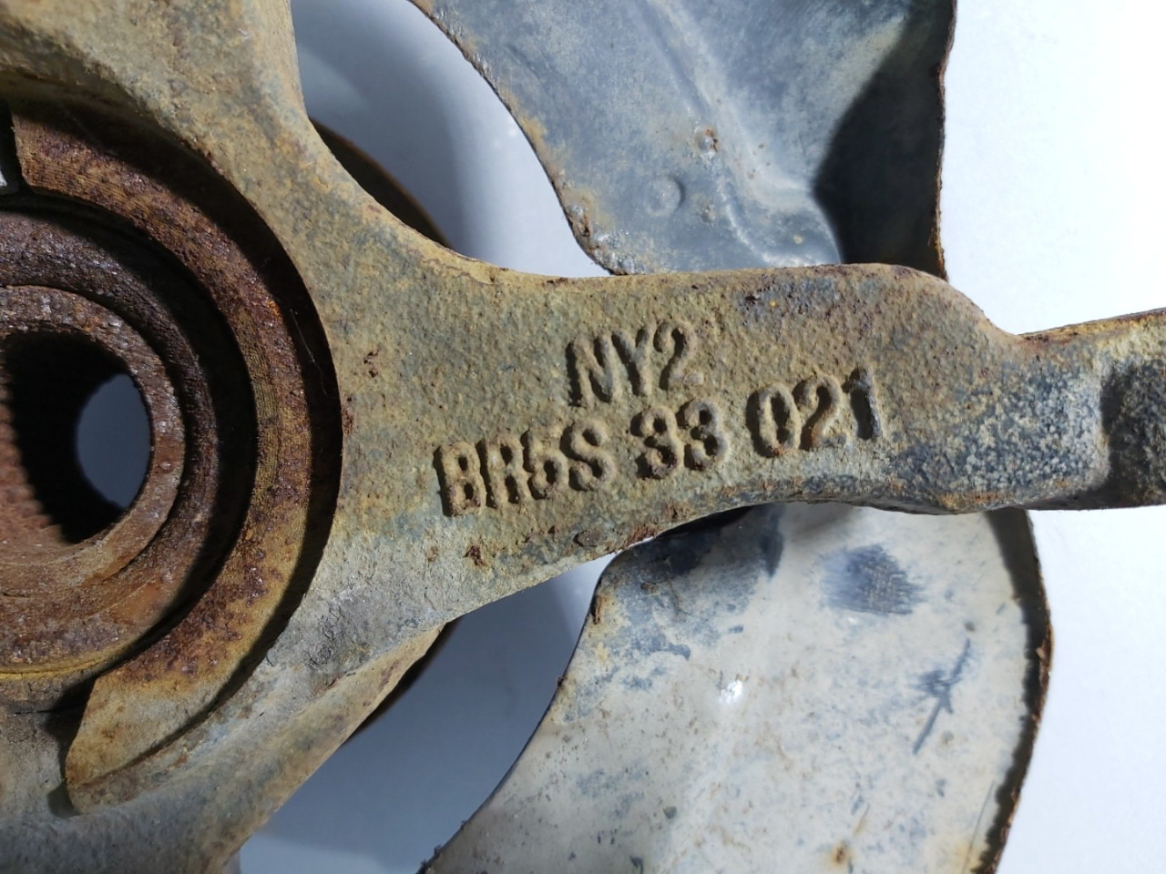 DIJELOVI GLAVCINA MAZDA 5 > 05-08 BR5S33021