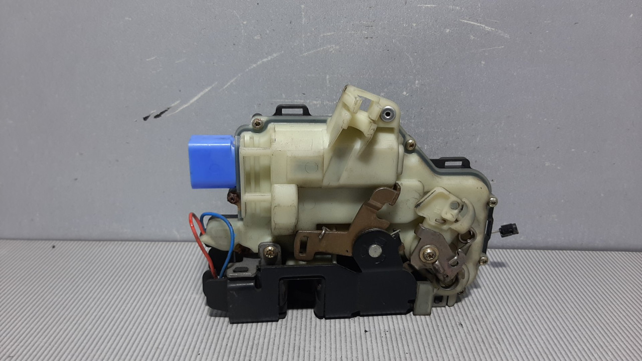 DIJELOVI BRAVA VRATA VW T5 > 03-09 3B1837016BQ