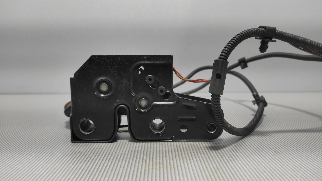DIJELOVI BRAVA HAUBE VW T5 > 03-09 7H0823509A