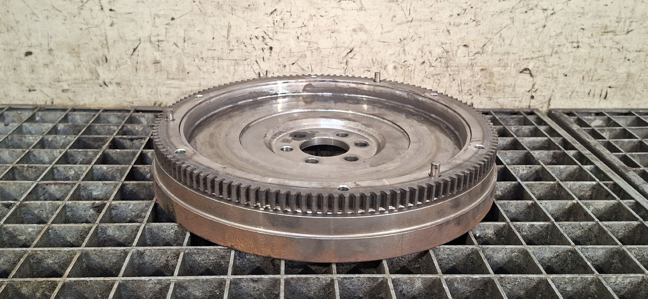 DIJELOVI ZAMAJAC AUDI A3 (8VF/8VK) > 16-20 04L105273