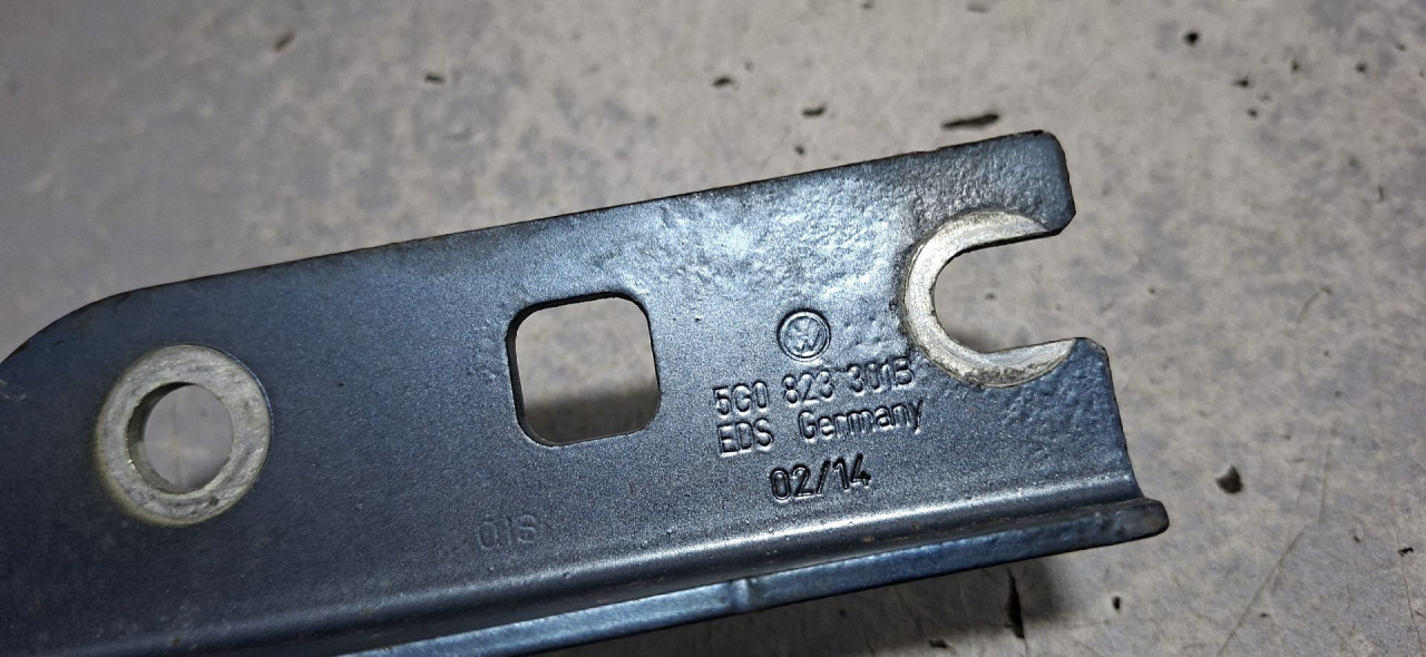 DIJELOVI SKARE OD HAUBE VW GOLF 7 > 12-16 5G0823301B